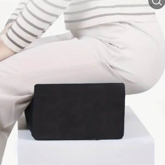 BBL Hip Lifting Seat Cushion for Postoperative Recovery and Comfort. - Picture 5 of 6